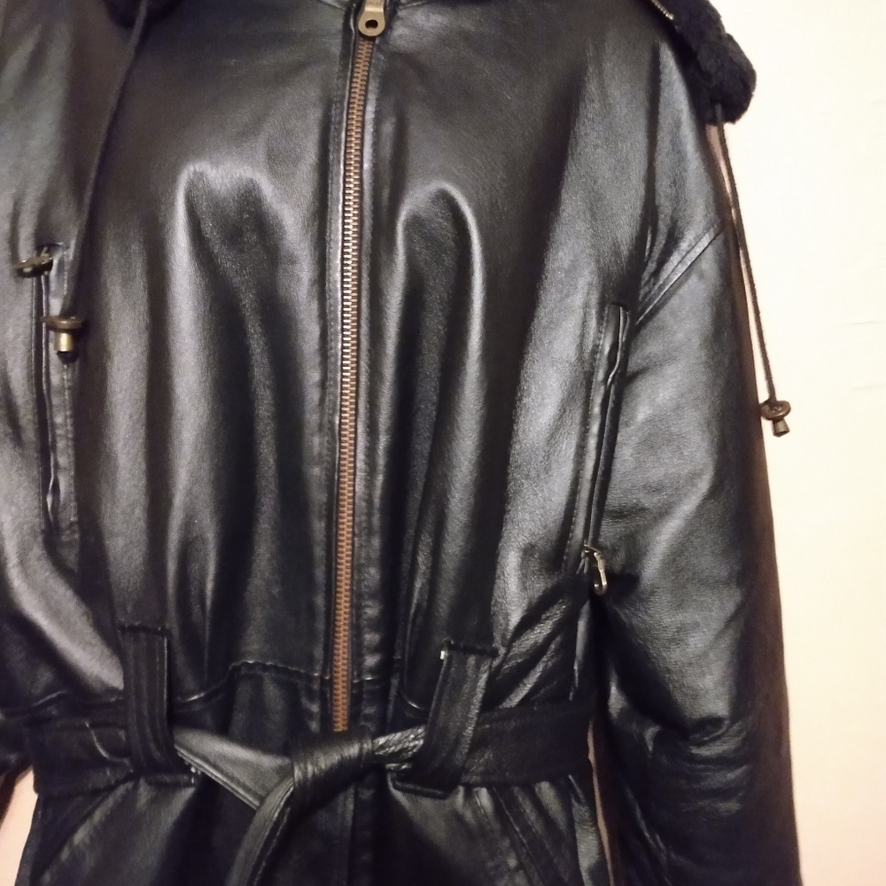Genuine leather jacket very warm in side like new